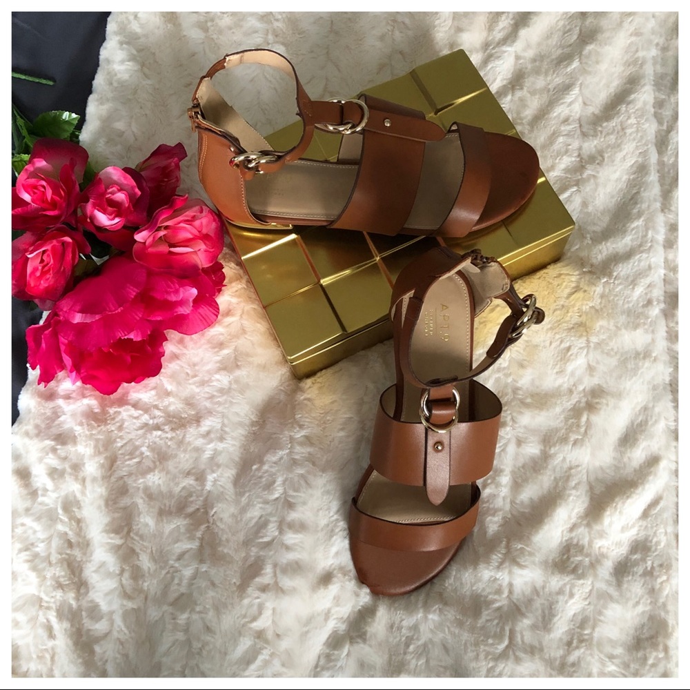 Apt.9 Organized Gladiator Open Toe Sandals, size 8